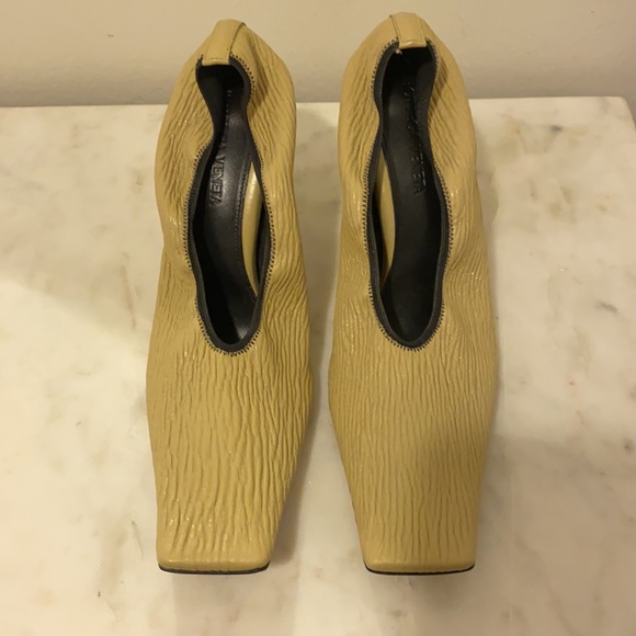 Bottega Veneta Size 6.5 Brand new In box in Tapioca - Picture 2 of 4